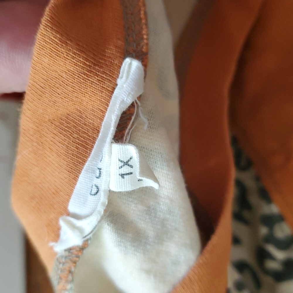 EASEL Size 1XL Crewneck Boutique Brand - Picture 5 of 5